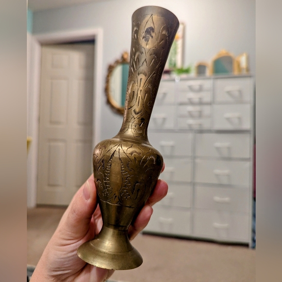 RARE Vintage Indian Hand Etched Brass Flower Vase! Stunning! Made In India - Picture 3 of 3